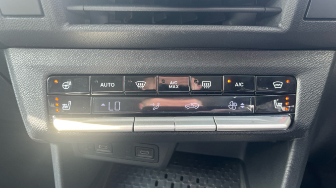 Vauxhall Frontera 1.2 Hybrid [110] Ultimate 5dr e-DCT6 Petrol Estate - Image 28